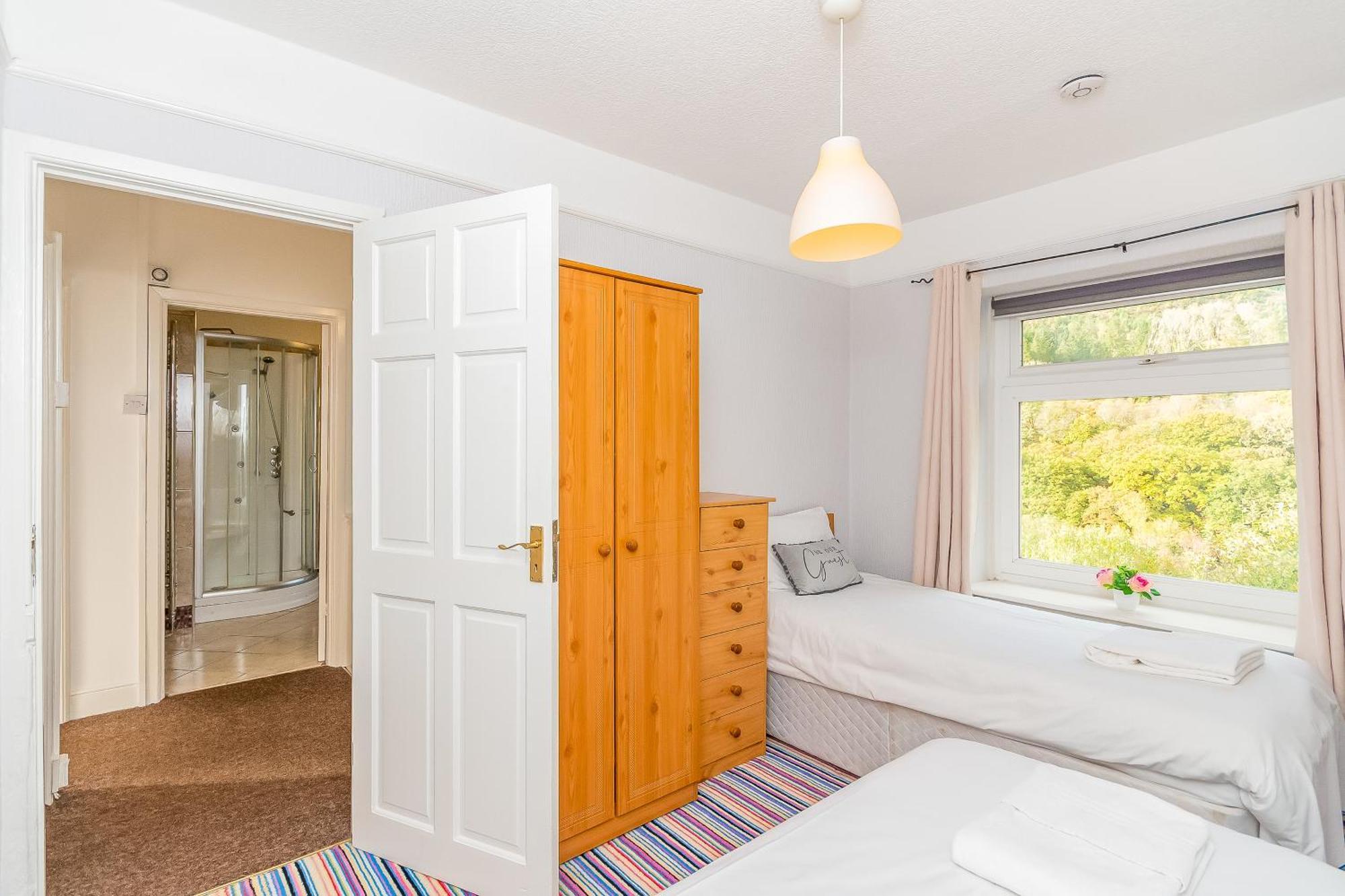 The View Spacious Apartment In Afan Forest Bike Park By Staystaycations ポート・タルボット エクステリア 写真