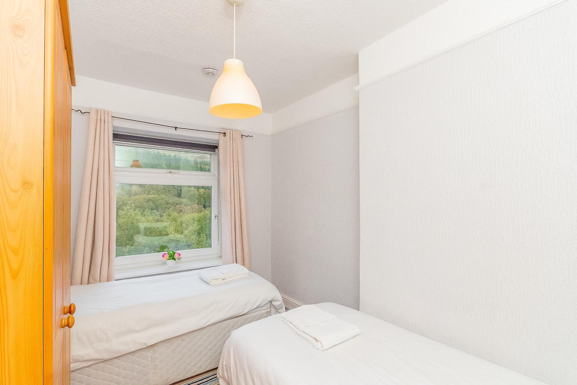 The View Spacious Apartment In Afan Forest Bike Park By Staystaycations ポート・タルボット エクステリア 写真