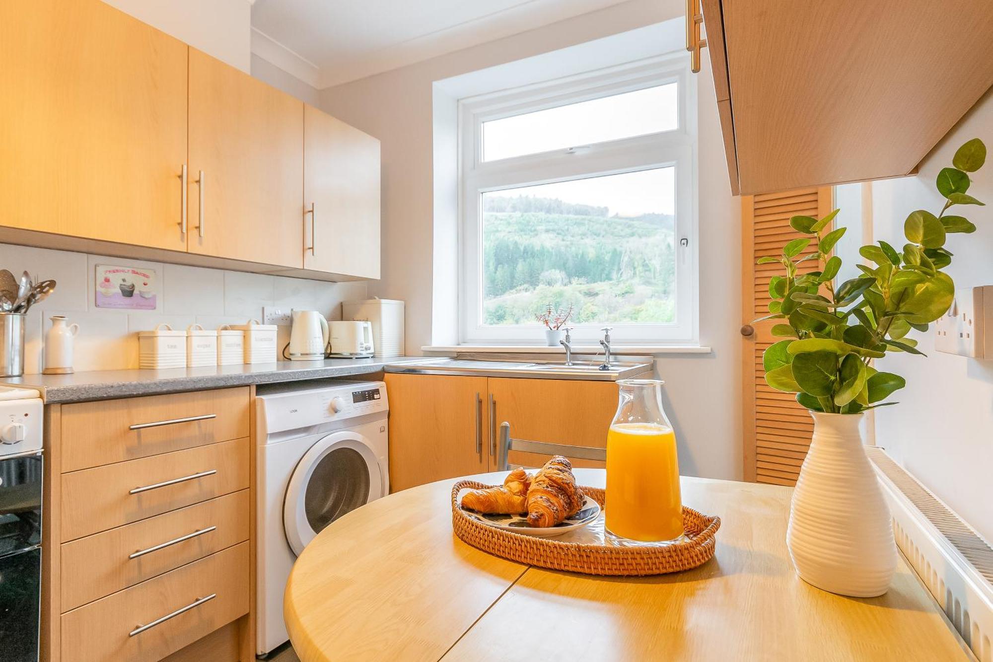 The View Spacious Apartment In Afan Forest Bike Park By Staystaycations ポート・タルボット エクステリア 写真