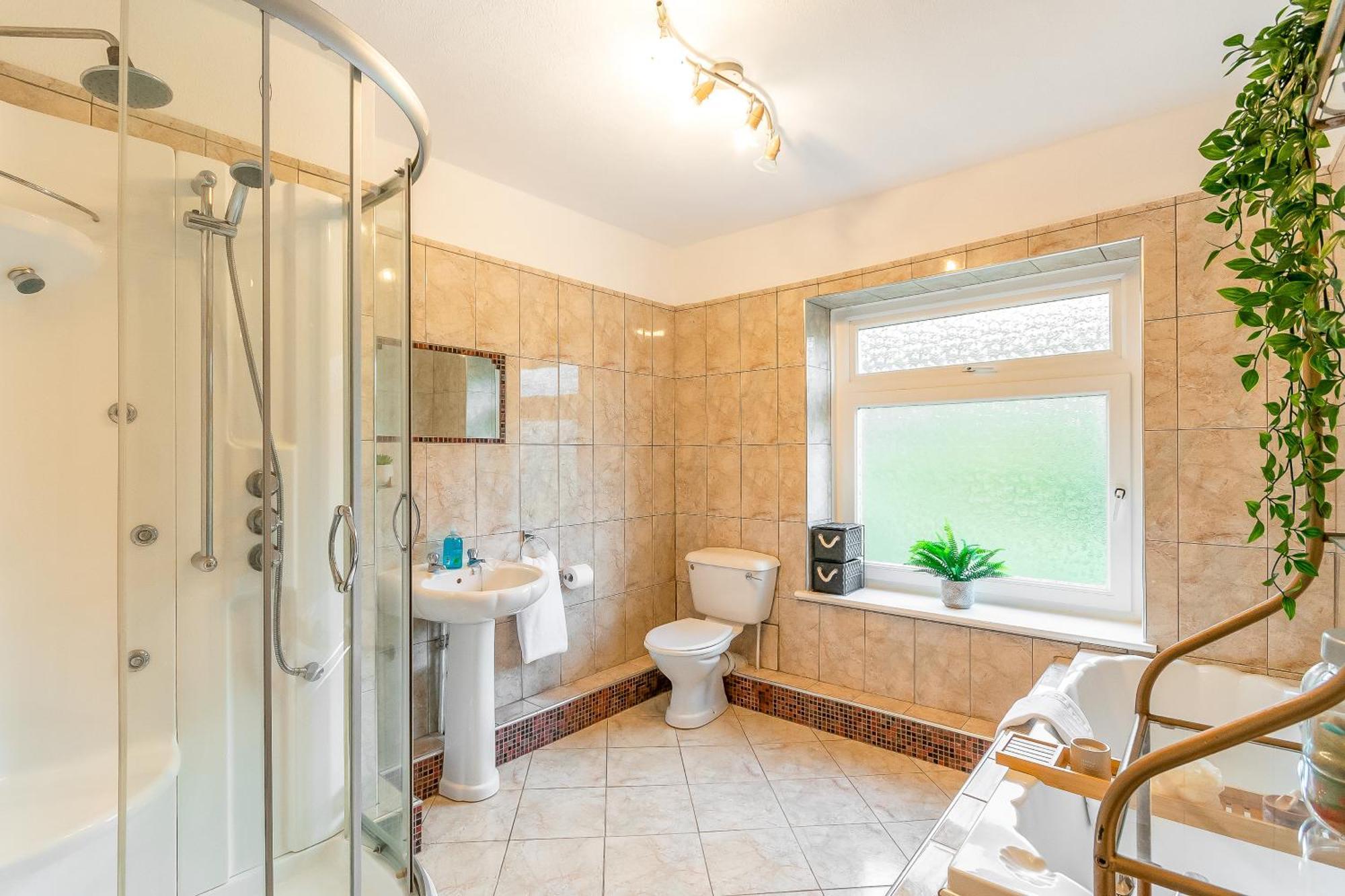 The View Spacious Apartment In Afan Forest Bike Park By Staystaycations ポート・タルボット エクステリア 写真